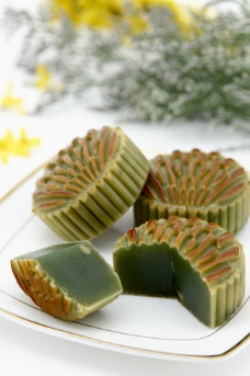 广式绿茶月饼图片