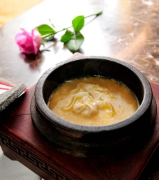 石锅小米煨花蟹图片