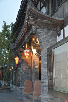 宽窄巷子中式大门图片