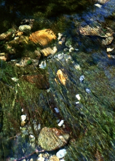 瀑布涌泉泉水图片