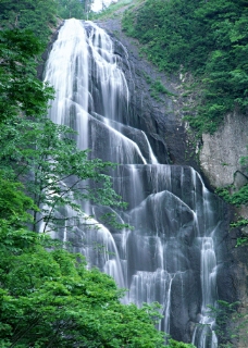 山水瀑布-崖壁上流下的瀑布