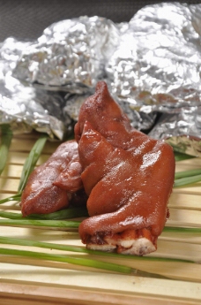 锡纸脆皮猪手图片